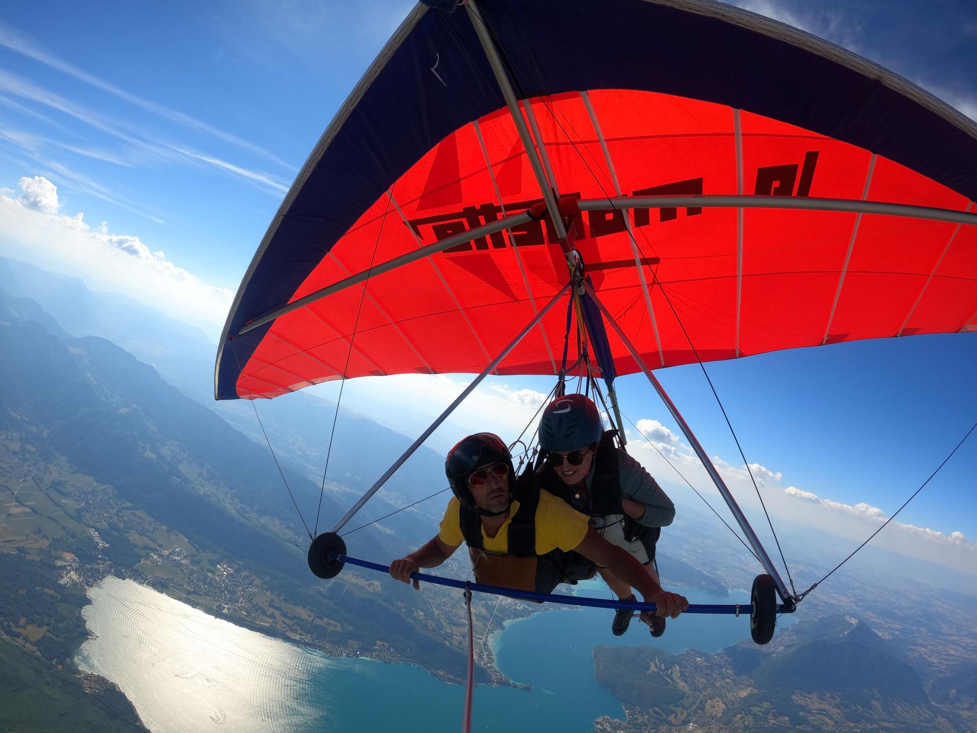 SAUT EN DELTA  LAC ANNECY